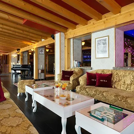 Madame Et Ibiza 3*