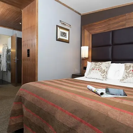 Madame Et Ibiza Hotell