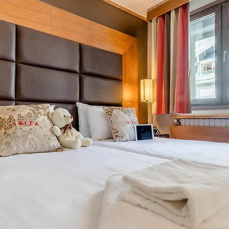 Madame Et Ibiza Hotell 3*