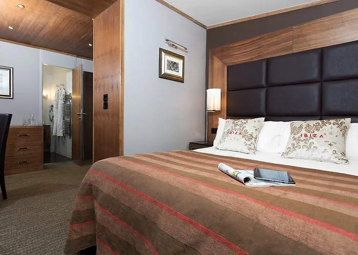 Madame Et Ibiza Hotel